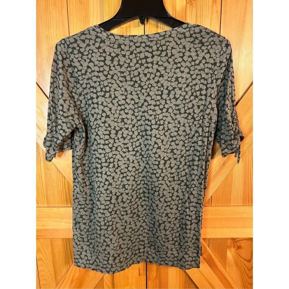 Michael Kors women’s short sleeve top green/black size medium ￼(3994)